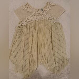 cream free people top in size xs but can easily fit small